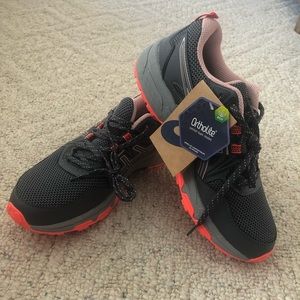 BRAND NEW! 😍 ASICS- Gel Venture 8 size 8